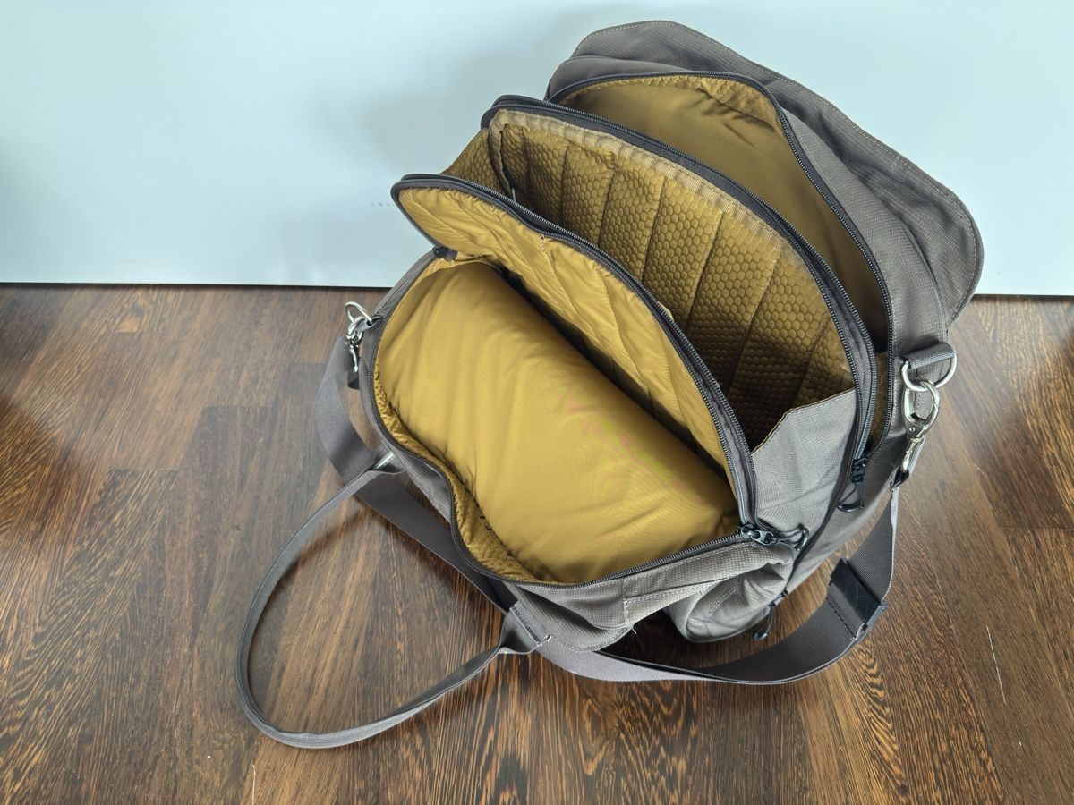 Vaude Borse: Vaude Umhängetasche braun mit flexiblen Fächern – Usato da Sempach venduto da GFASHION 1
