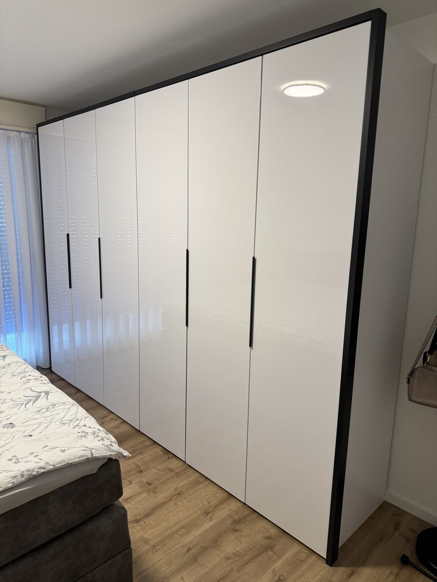 Armadi: Drehtürenschrank – Nuovo (secondo la descrizione) da Altdorf UR venduto da daf_8ckr 1