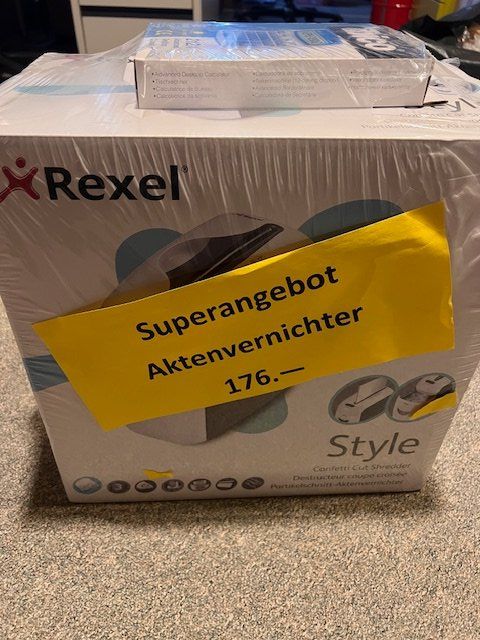 Rexel Distruggi documenti: Aktenshredder neu – Nuovo e nell'imballaggio originale da Bösingen venduto da Guesli1 1