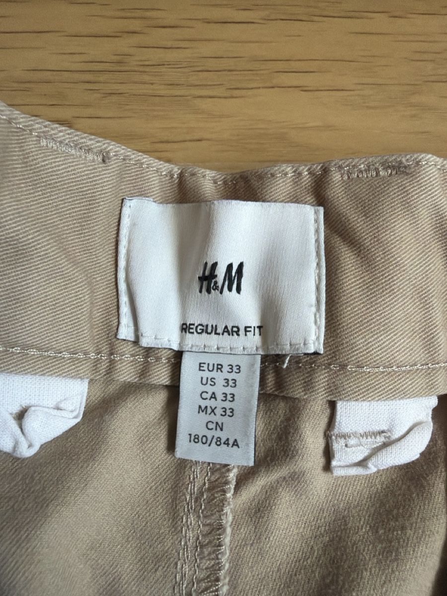 H&M Pantalons: Hosen beige Grösse 33 Regular Fit – D'occasion à Mels par SarahMeier1999 1