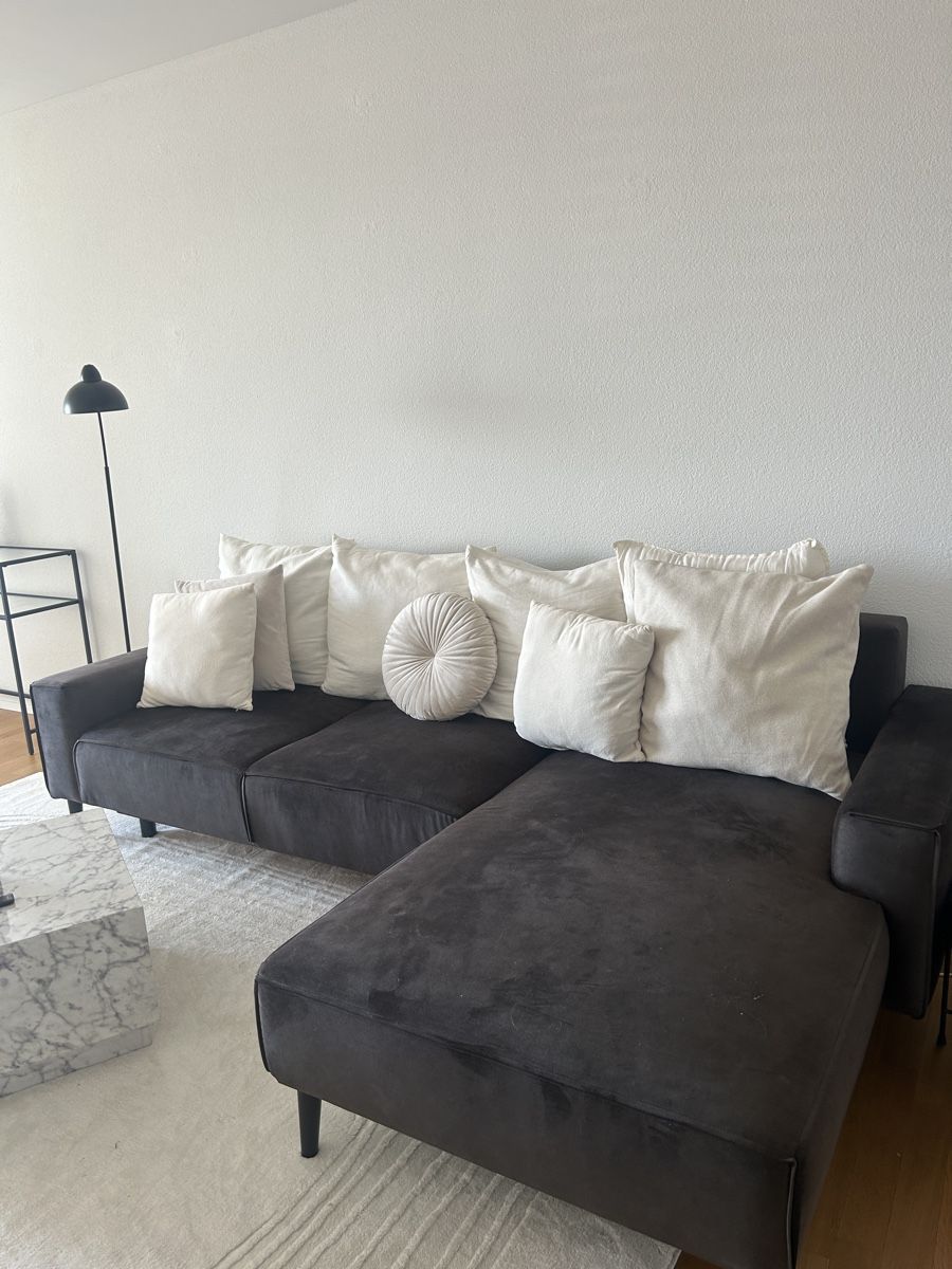 Sofas: Ecksofa dunkelgrau Velours guter Zustand – Gebraucht aus Aarburg von mel_t6n9