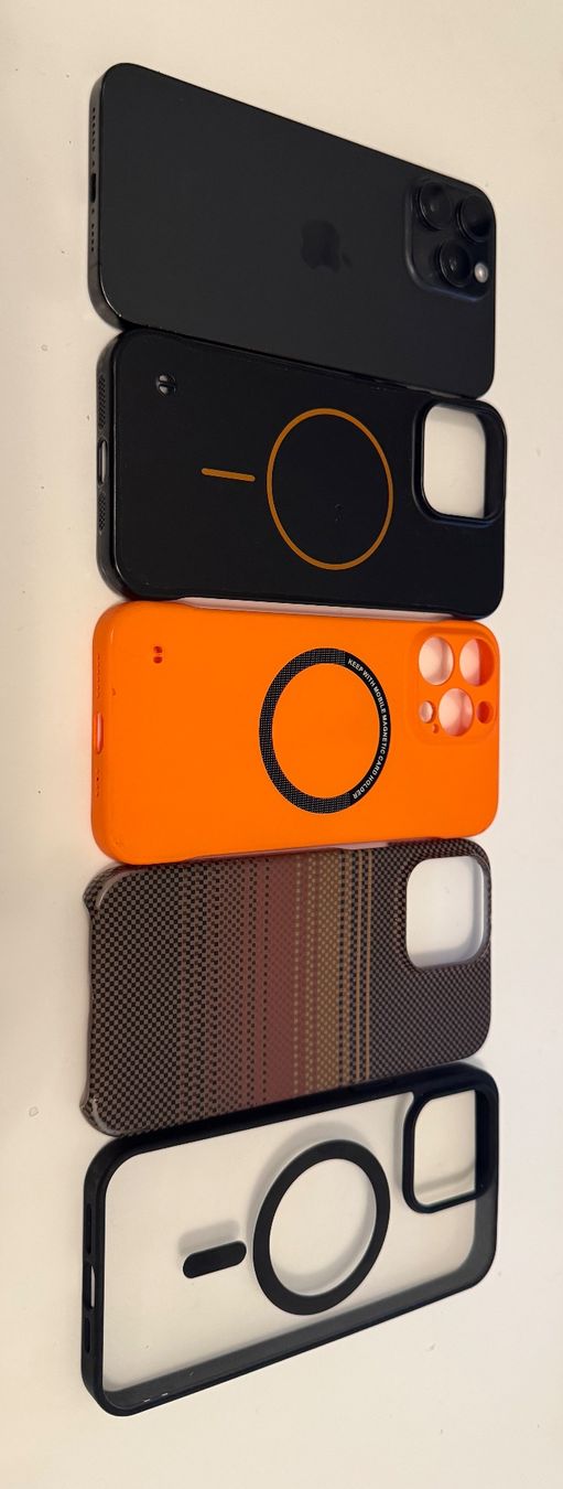 Apple Telefoni cellulari / Smartphones: iPhone 15 Pro Max 256GB Black Titanium + 4 Cases – Usato da Adliswil venduto da krocan700 3