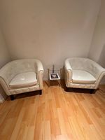 Neuwert: 175.- Pro Sessel. Zwei weisse Chesterfield-Sessel +