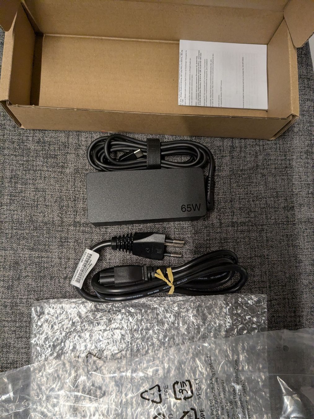 Lenovo Caricabatterie: Lenovo 65W Standard AC Adapter (USB Type-C) – Nuovo e nell'imballaggio originale da Winterthur venduto da D122K122 1