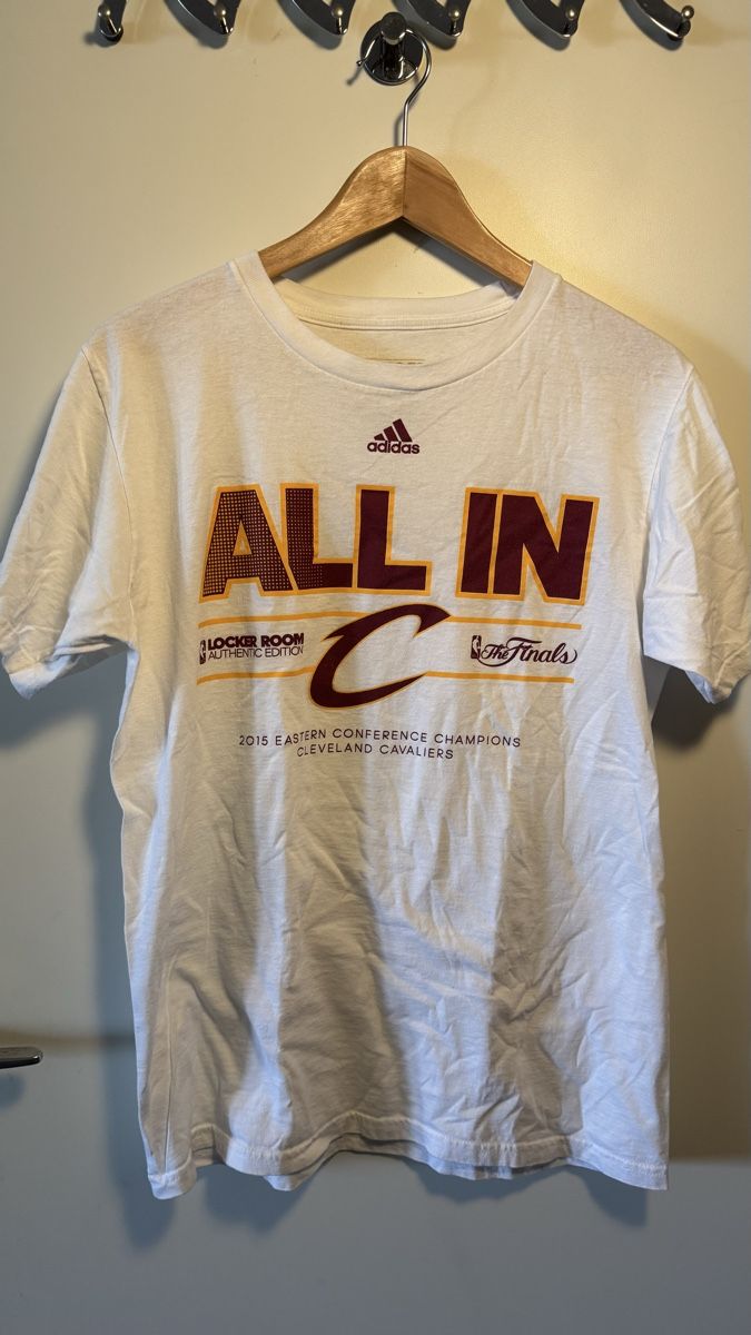 Adidas T-shirt: Adidas NBA 2015 Finals Tee – Usato da Zürich venduto da ow7700