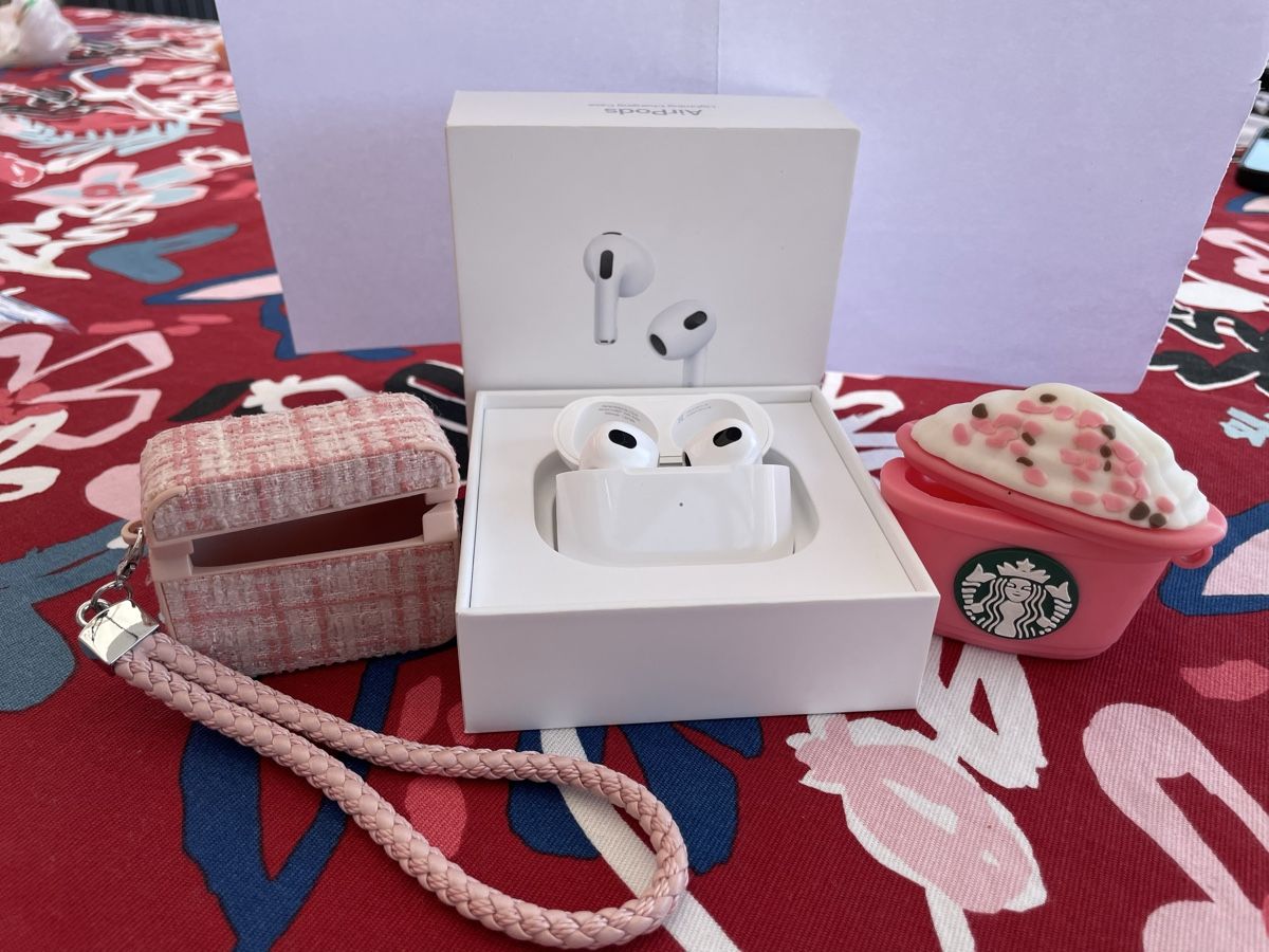Apple Cuffie: Apple AirPods 3e génération avec étui de chargement Lightnin – Usato da Paudex venduto da Medz78 1