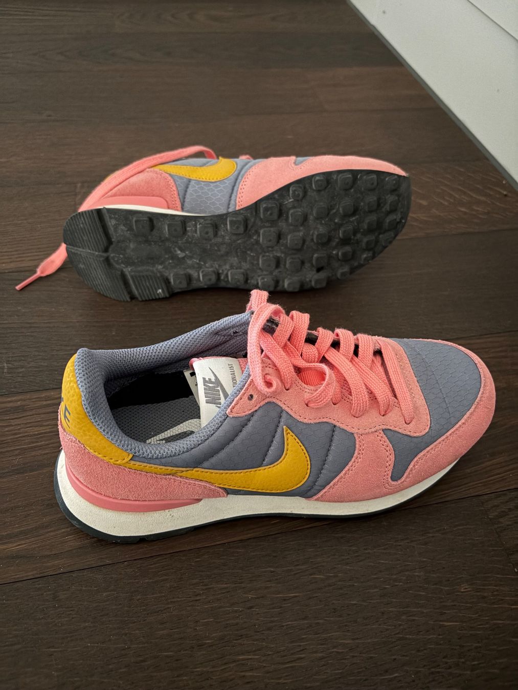 Nike Scarpe da donna: Nike Sportschuhe, gr. 37.5 – Usato da Schlieren venduto da Shelly03