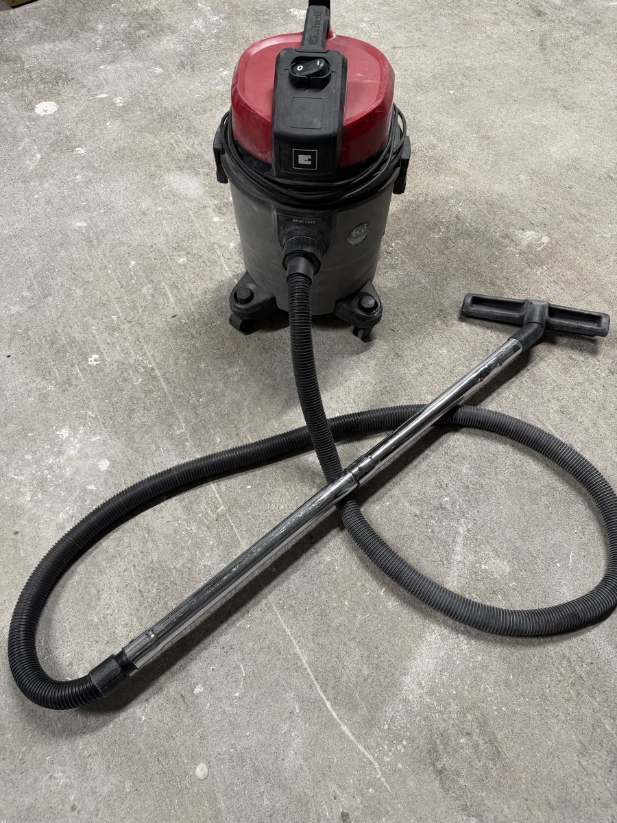 Einhell Aspirapolveri & Accessori: Staubsauger Einhell RT-VC 1418 E – Usato da Zürich venduto da YarosBaros