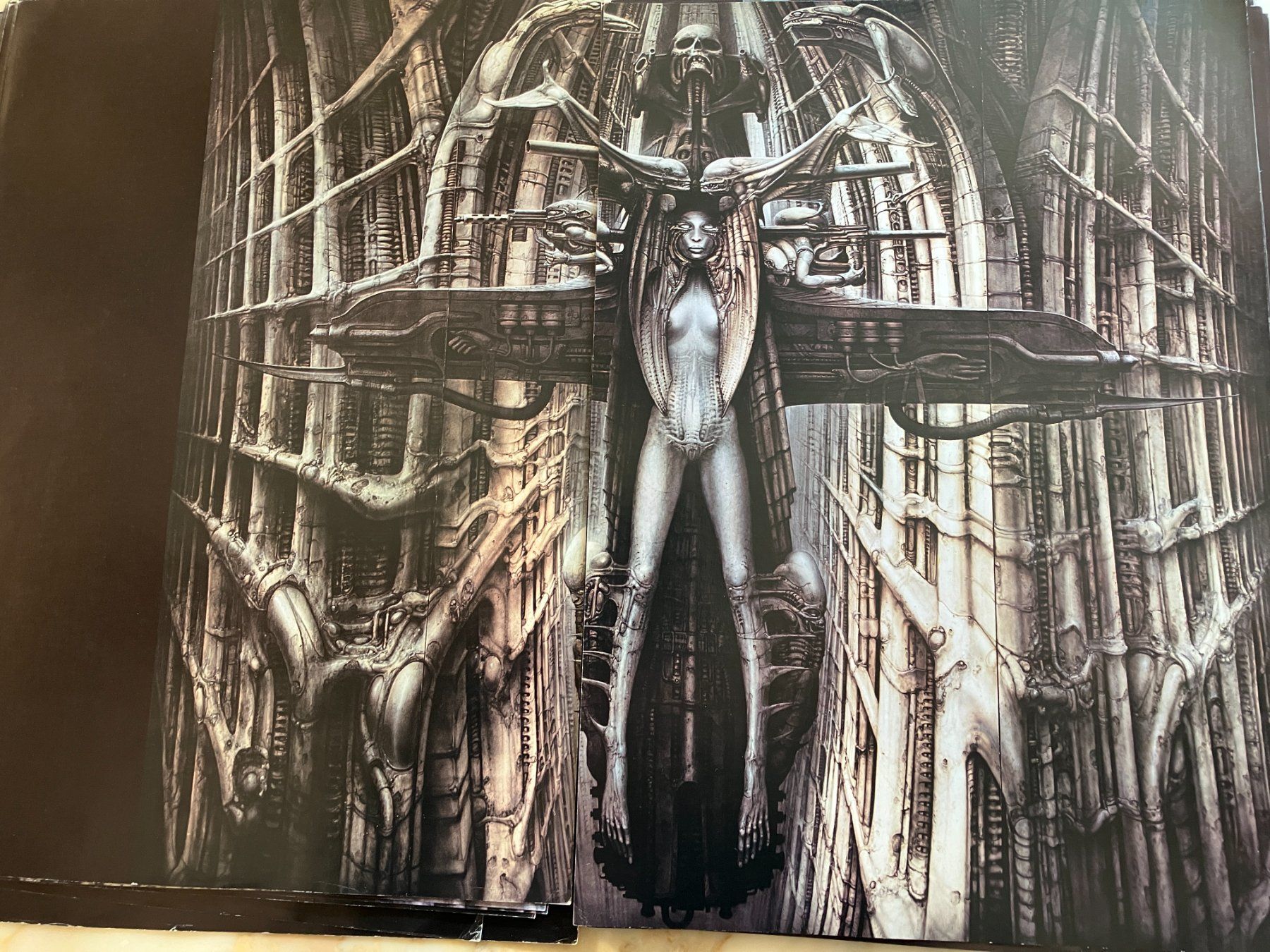 Libri: H.R.Gigers Necronomicon – Usato da Männedorf venduto da Amleto3 6