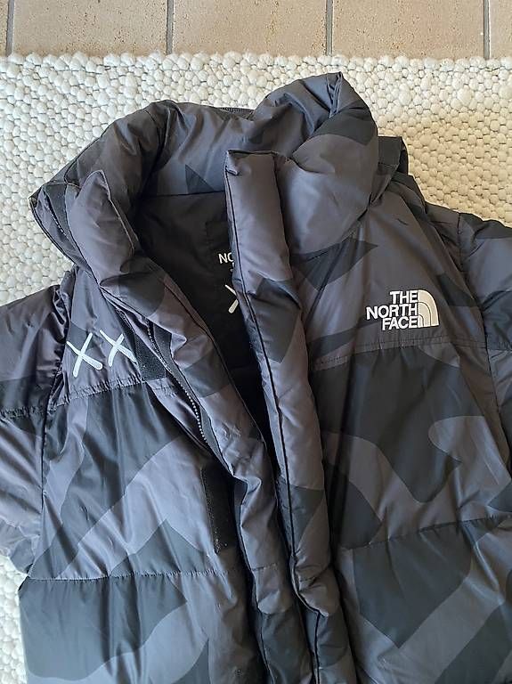 Vestes: The North Face x Kaws Parka, M – D'occasion à Orselina par stefaniamenz