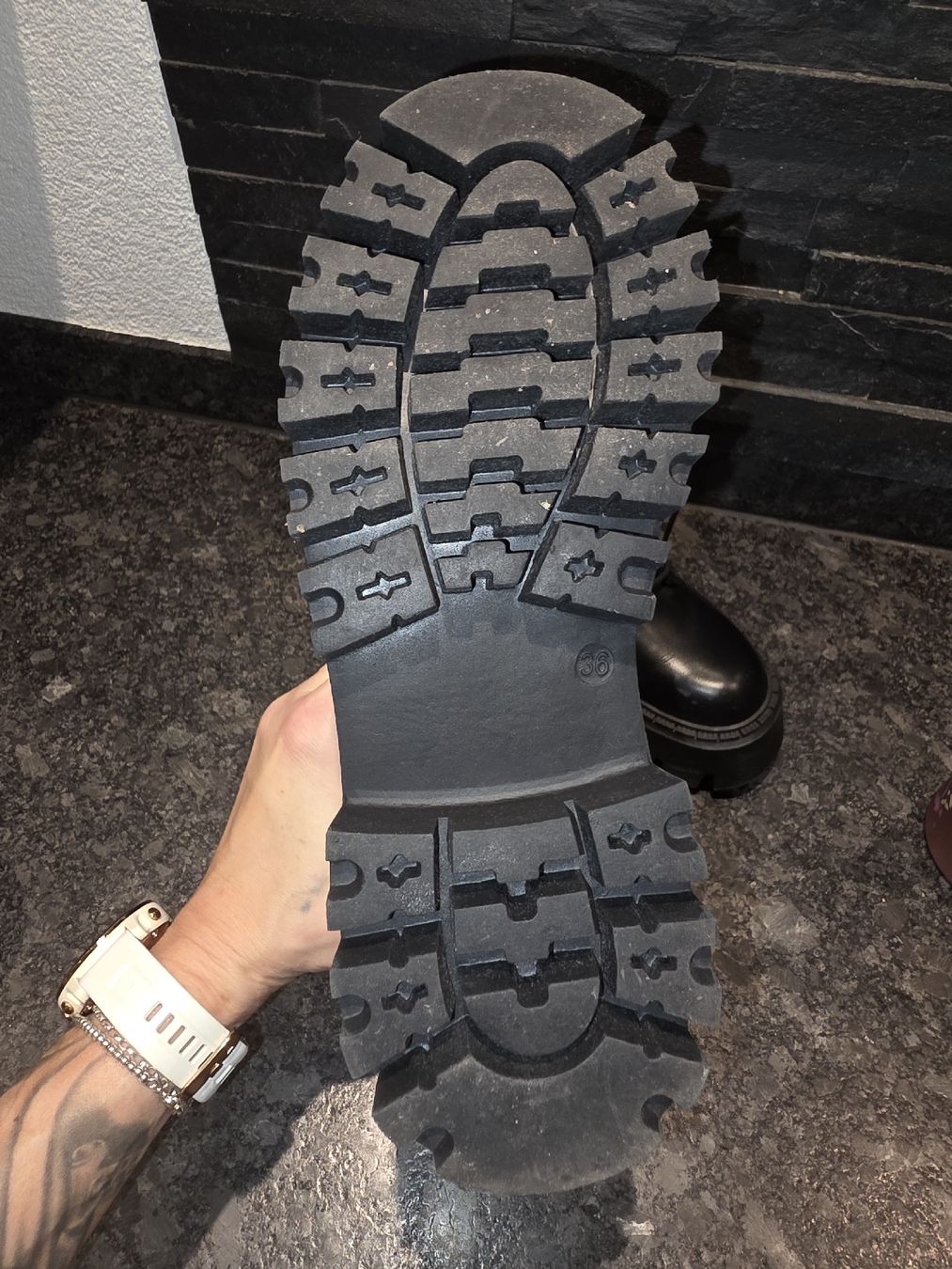 Scarpe da donna: Schwarze Boots mit dicker Sohle, Gr. 36 – Usato da Oberhasli venduto da Pk80 2