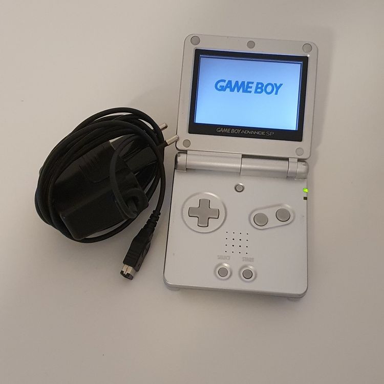 Gameboy Advance SP + Ladegerät Kaufen auf Ricardo