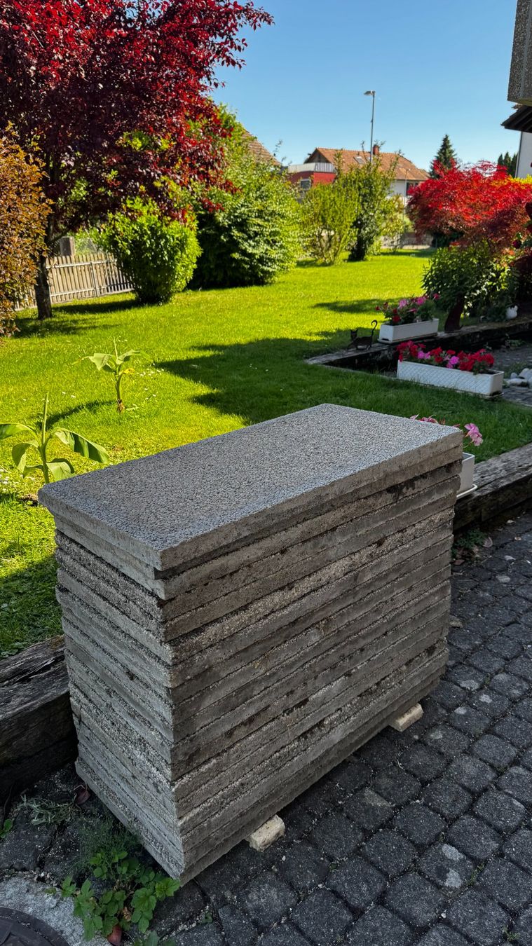 Rivestimenti per pavimenti: 18 Stk. Bodenplatten – Usato da Dotzigen venduto da Barbarito