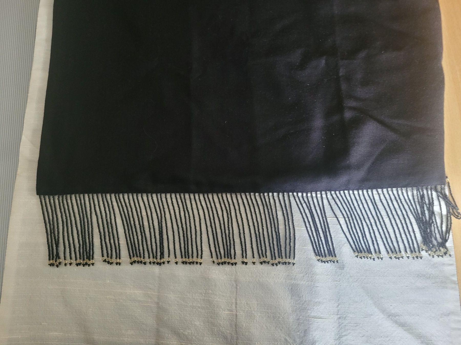 Foulards, Tücher & Schals: Étole noire élégante à franges perlées, – Neu (gemäss Beschreibung) aus Yverdon-les-Bains von Layla5919 1