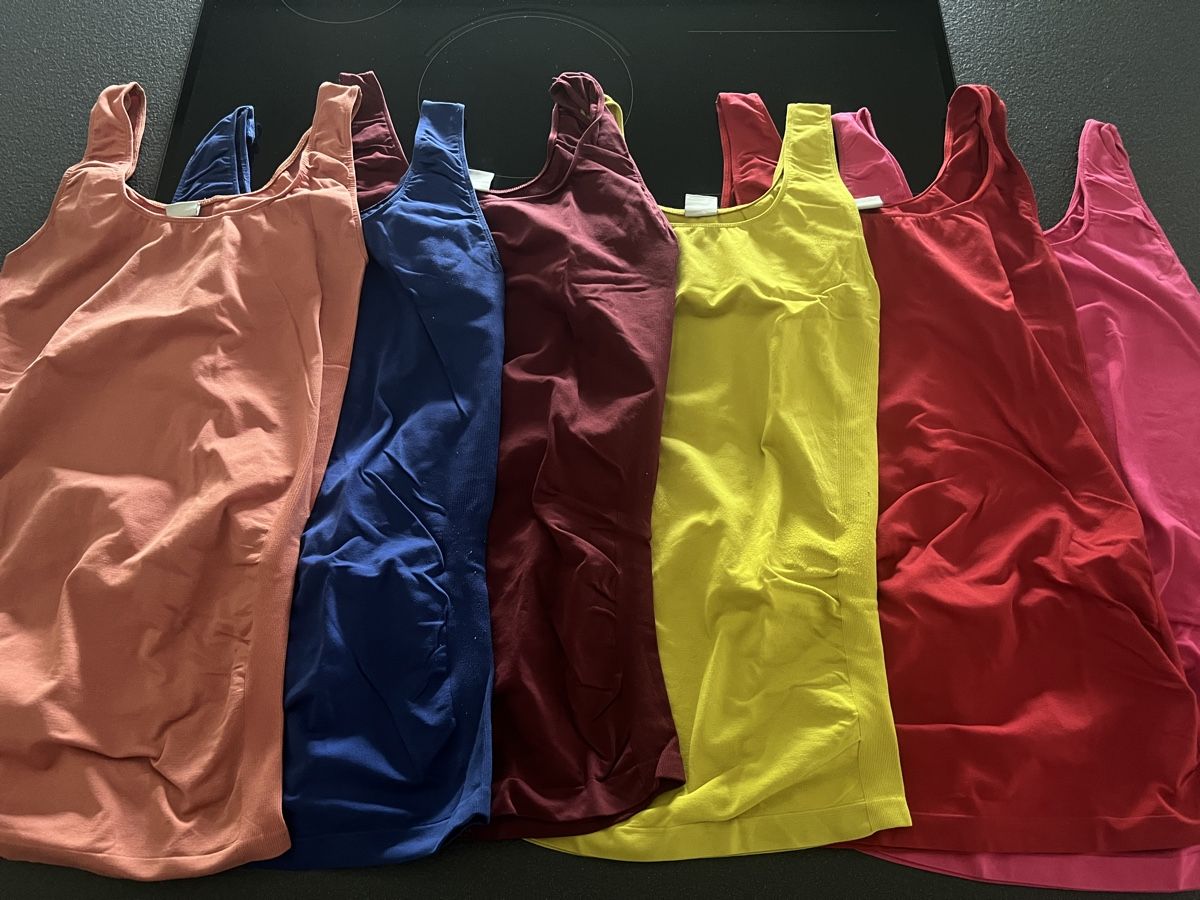Tops: Set 9 t-shirts / tops - Size M/L - Brand Object – Gebraucht aus Cama von UnleashdByAna