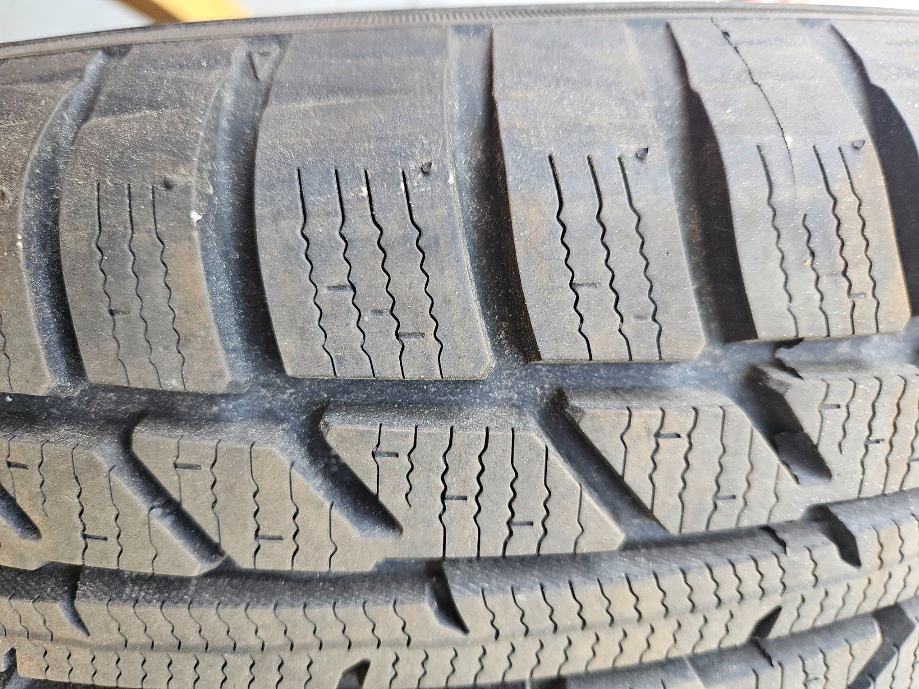 Pneus & Kompletträder: Winterreifen gebraucht – Gebraucht aus Raron von Bettina1974 1