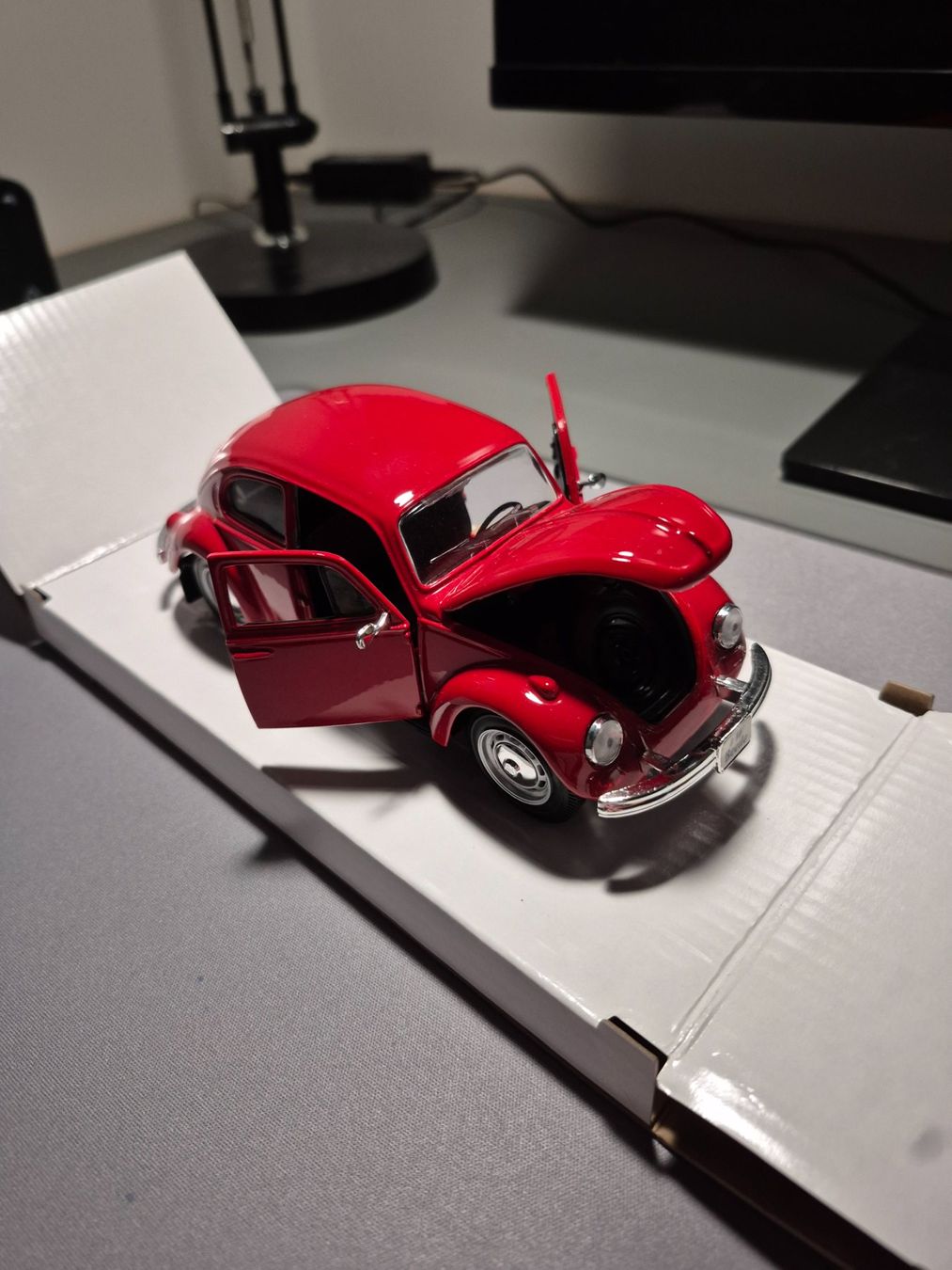 Maisto Modellini d'auto: VW Käfer 1/18 Maisto – Usato da Winterthur venduto da log_gm29 2