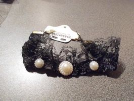 Kette schwarze Spitzen, 3 weisse Steine