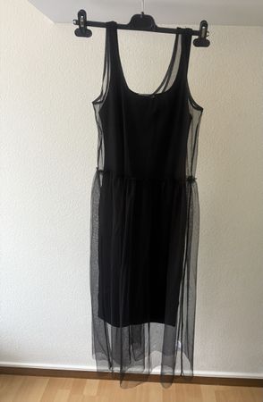 Schwarzes Kleid von Zara Gr. M mit Tüll - Sommer Look!