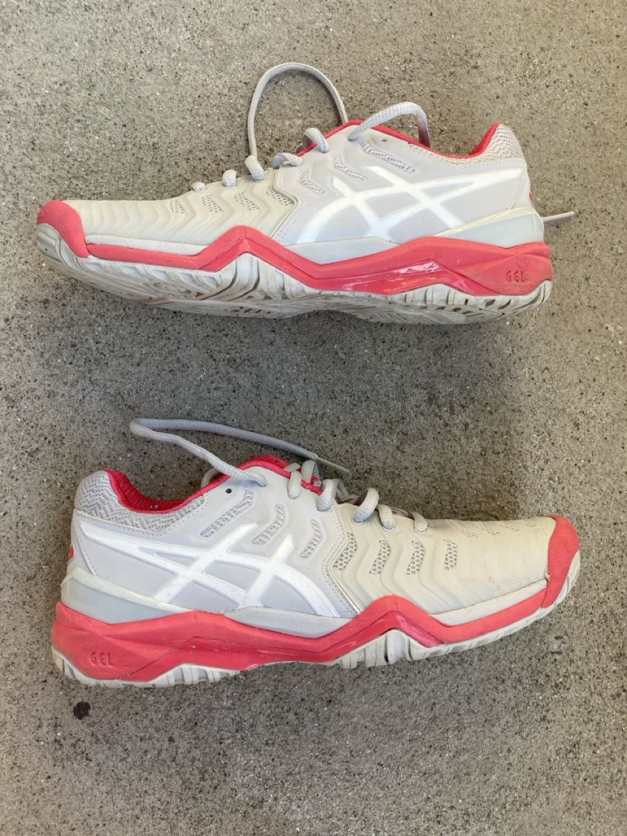 Chaussures femmes: Turnschuhe von Asics – D'occasion à Horw par Enni01