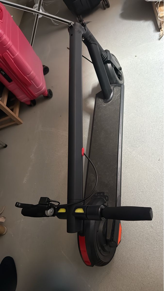 Veicoli elettrici: Electric Scooter black foldable acceptable condition – Usato da Alpnach Dorf venduto da jor_j96k