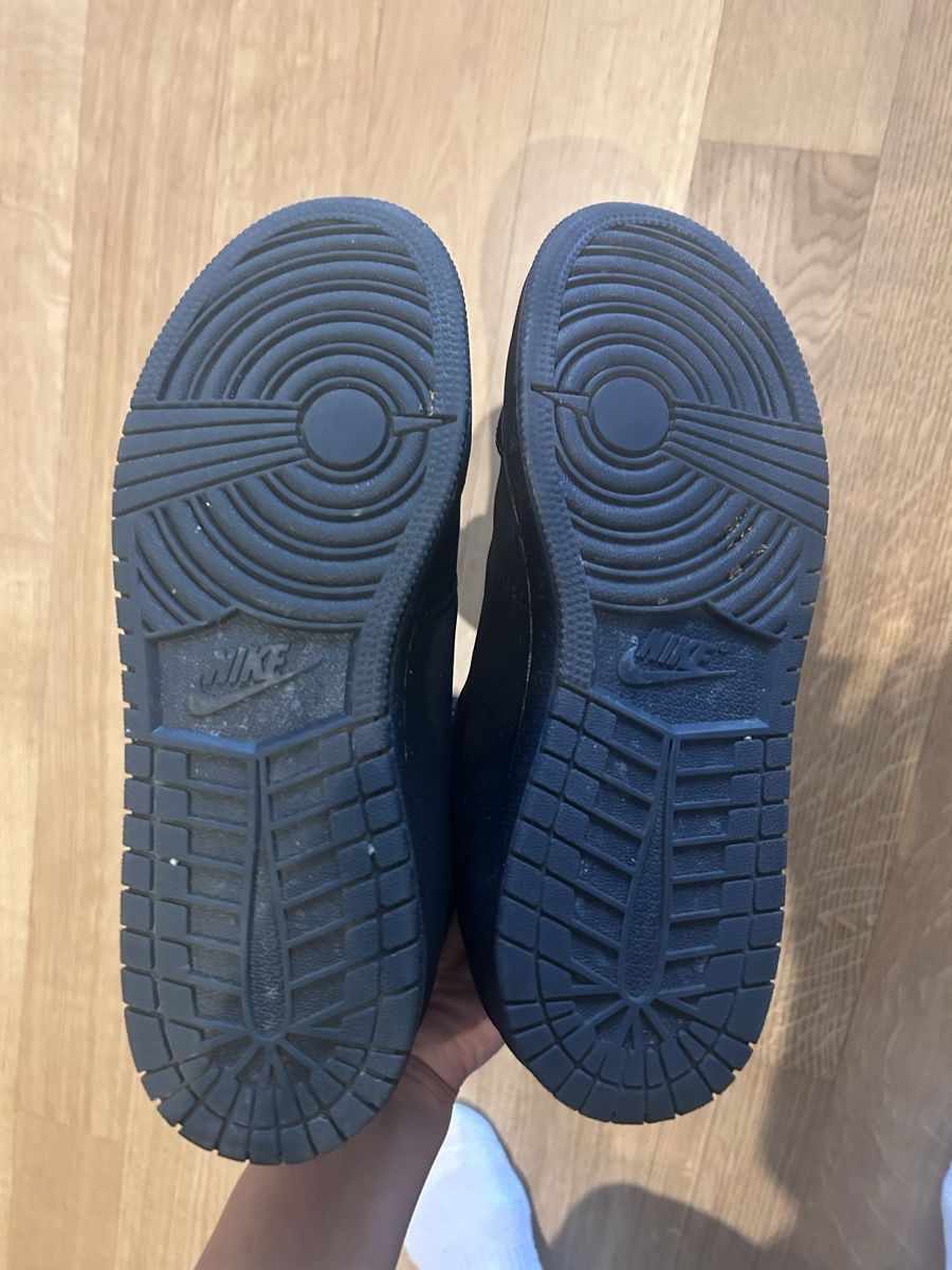 Jordan Damenschuhe: Jordan 1 Mid Black – Gebraucht aus Belp von jan_6yvx 3