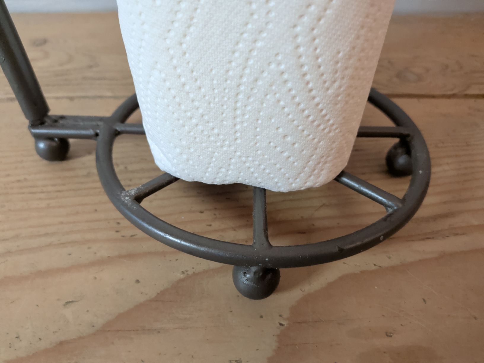Altro per la casa: Küchenrollenhalter Rohr-Design Metall dunkelgrau / rot – Usato da Dietfurt venduto da Subforce1853 3