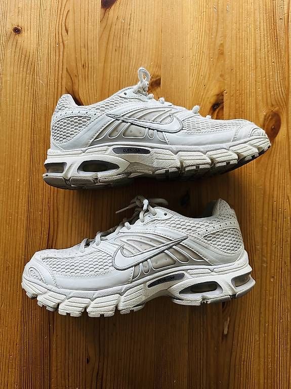 Nike Chaussures femmes: Nike Air Max Moto 2K – D'occasion à Amriswil par sabry1987