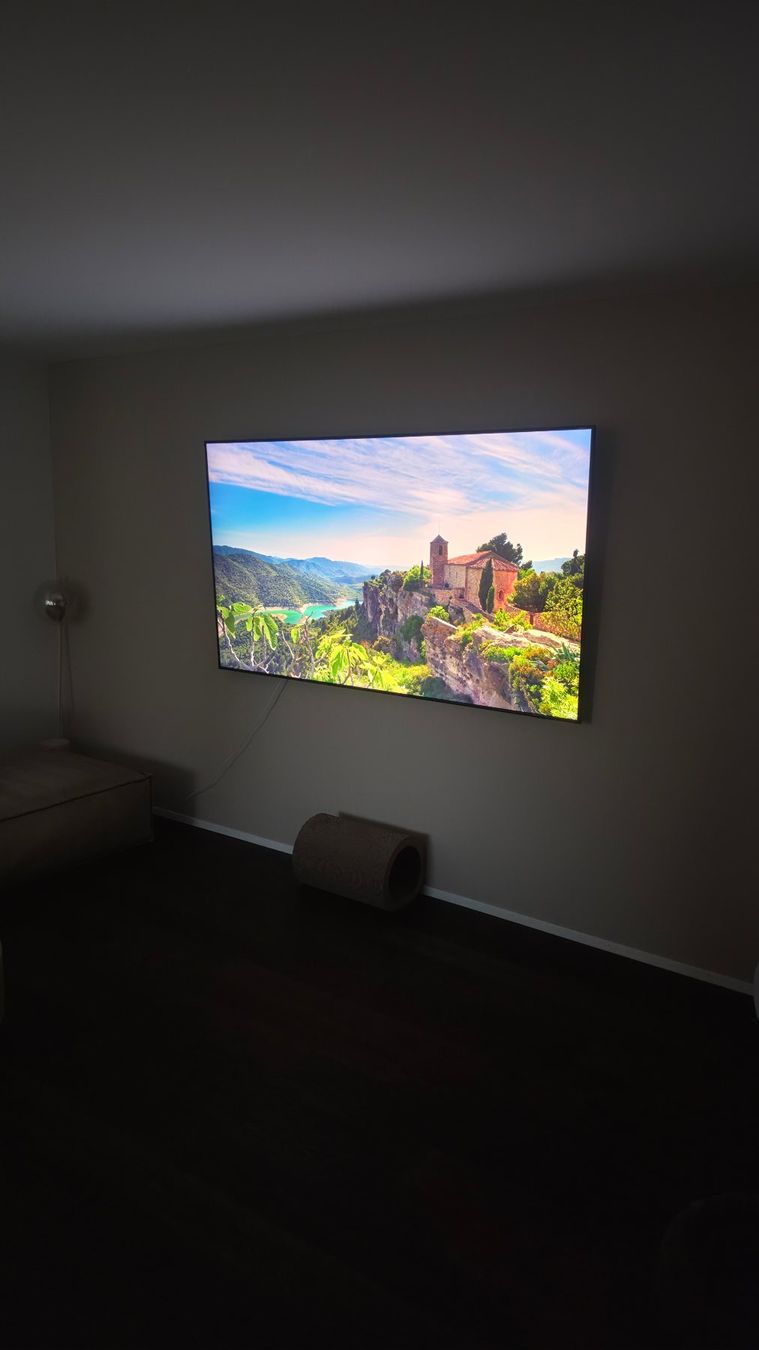 Samsung Televisori: Samsung QLED 85" TV QE85Q60BAU – Usato da Oftringen venduto da xRazer 3