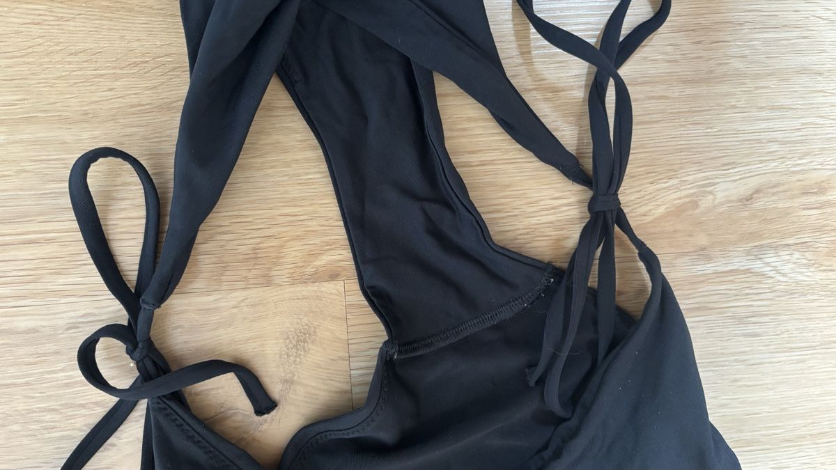 Badekleider & Bikinis: Bikini schwarz – Gebraucht aus Roggwil BE von R.. 1