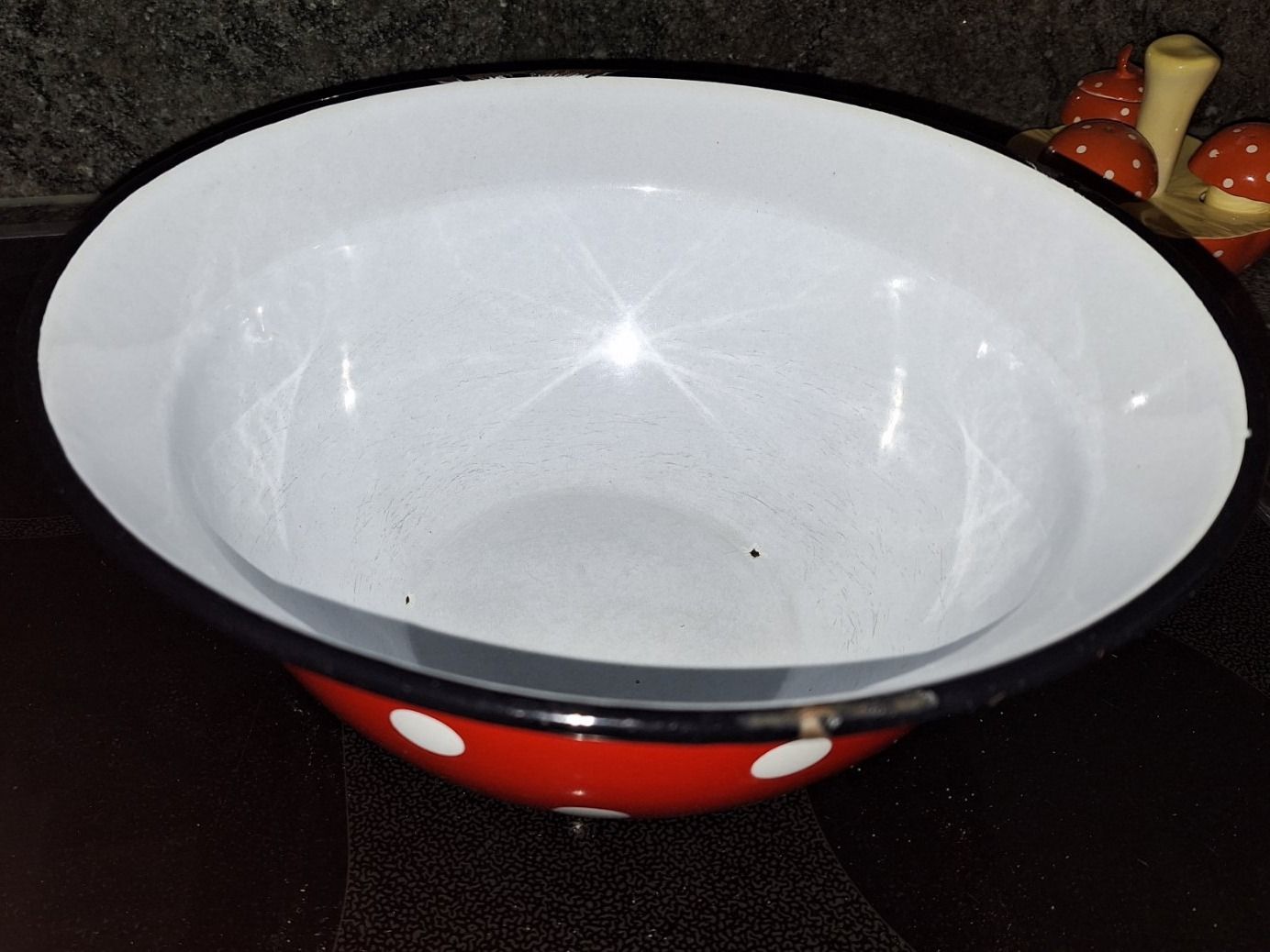 Ciotole: VINTAGE  EMAILLE SCHALE MIT GRIFF POLKA DOTS -WEITLING – Usato da spreitenbach venduto da lumbalplatte 6