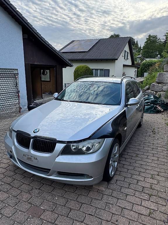 Autos: BMW 325xi – D'occasion à Malleray par bla_wg85