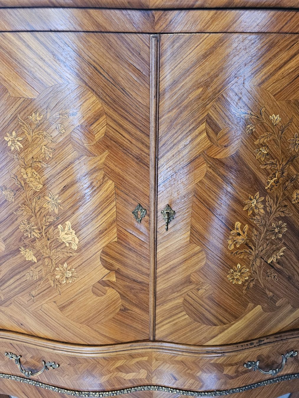 Ladenausstattungen & Messebau: Meuble bar ancien en bois – Gebraucht aus Etoy von az2011 1
