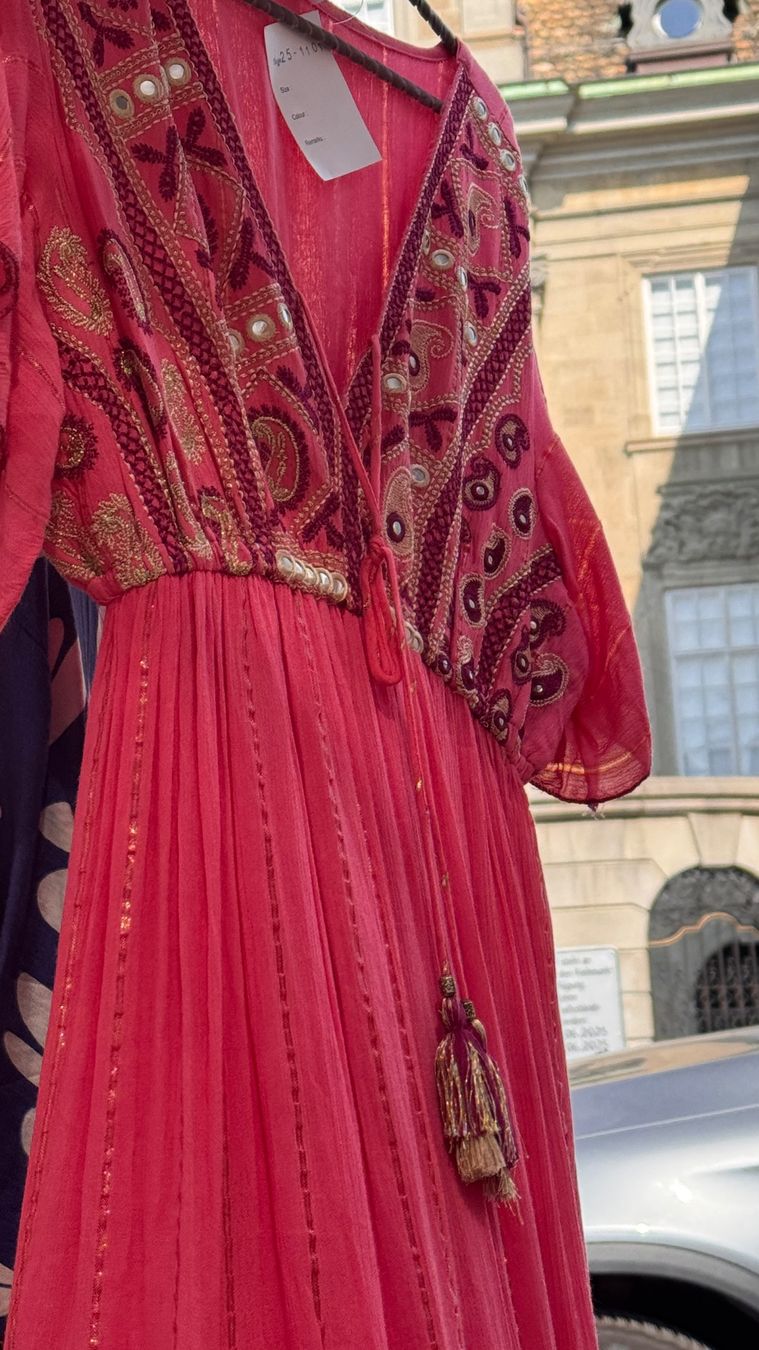 Robes: Kleid – Neuf avec emballage d'origine à Olten par Saayis 4