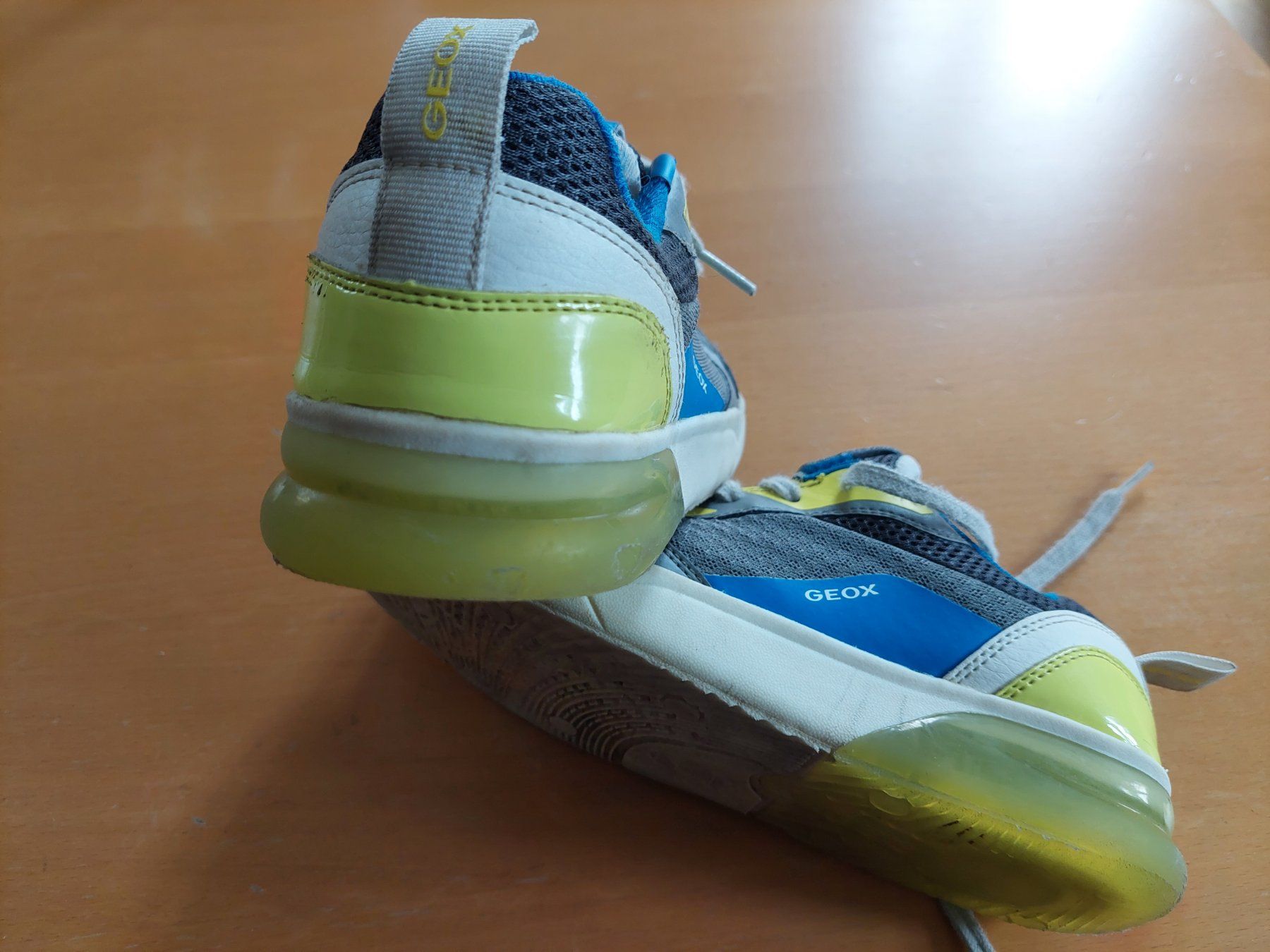 Geox Scarpe per ragazzi: Geox Respira Sneaker   Gr.37 – Usato da Zürich venduto da meymano 3