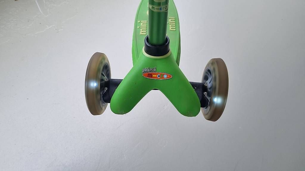 Kickboard: Mini Micro Deluxe LED – D'occasion à Ehrendingen par NSX-RR 1