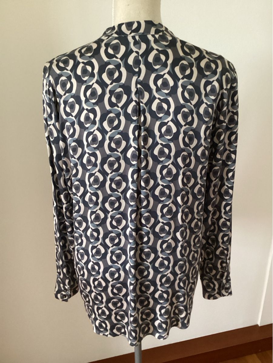 Blusen: Bruno Manetti, Seidenbluse, Gr. 44 it. – Gebraucht aus Salenstein von Esprit57 2