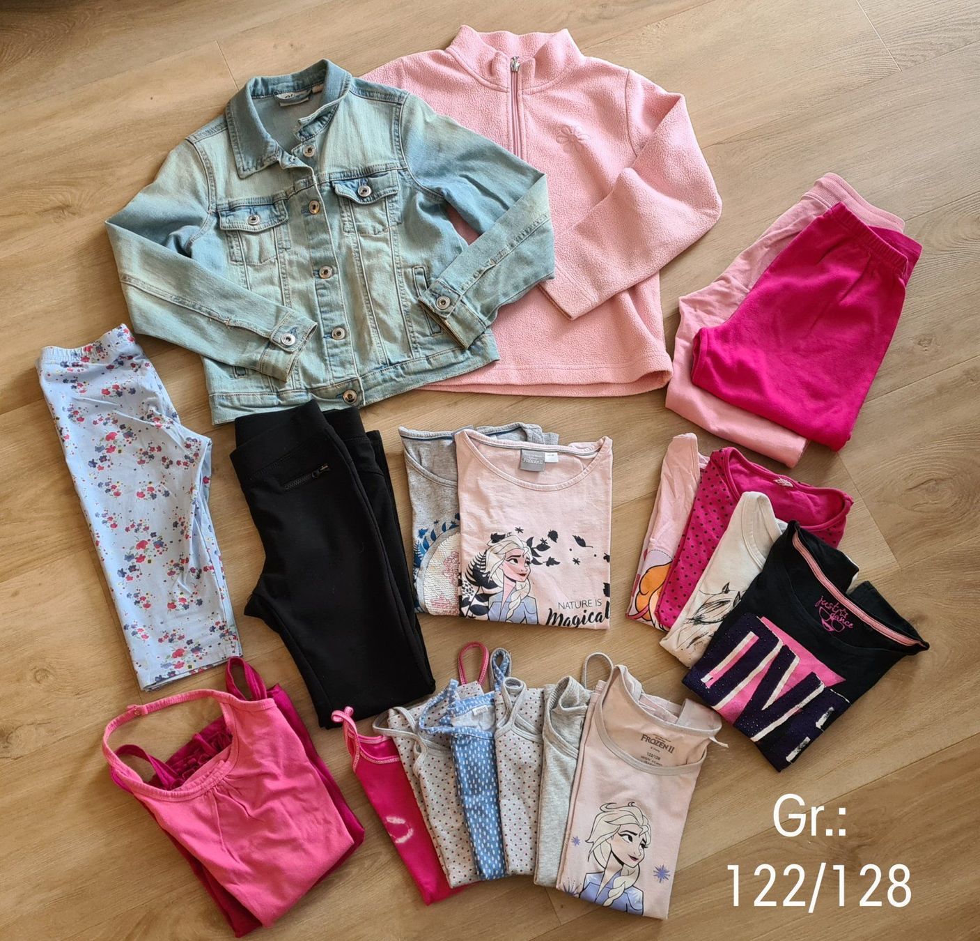 Lotti & Set di vestiti: Kleiderpaket Mädchen Gr. 122/128 – Usato da Grenchen venduto da .stern.