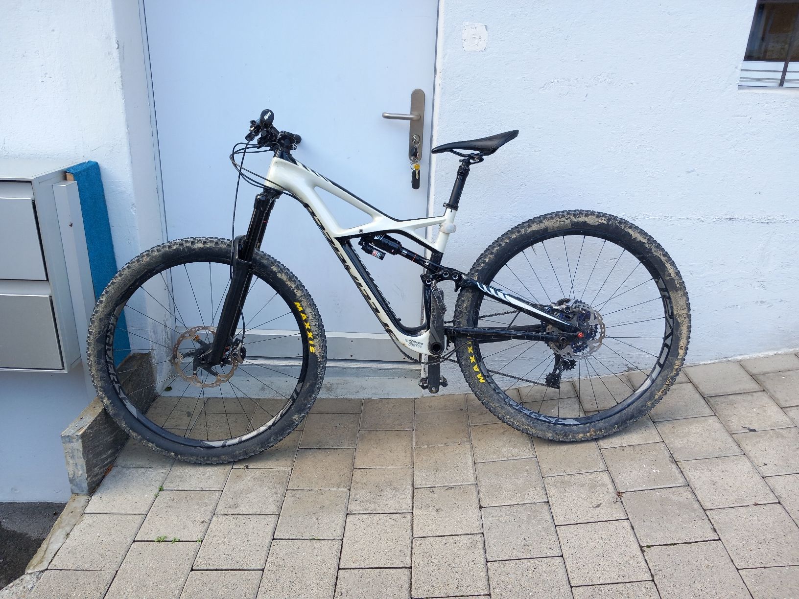 Specialized Velos: Specialized Enduro Carbon Fully 29 Zoll – Gebraucht aus Gommiswald von