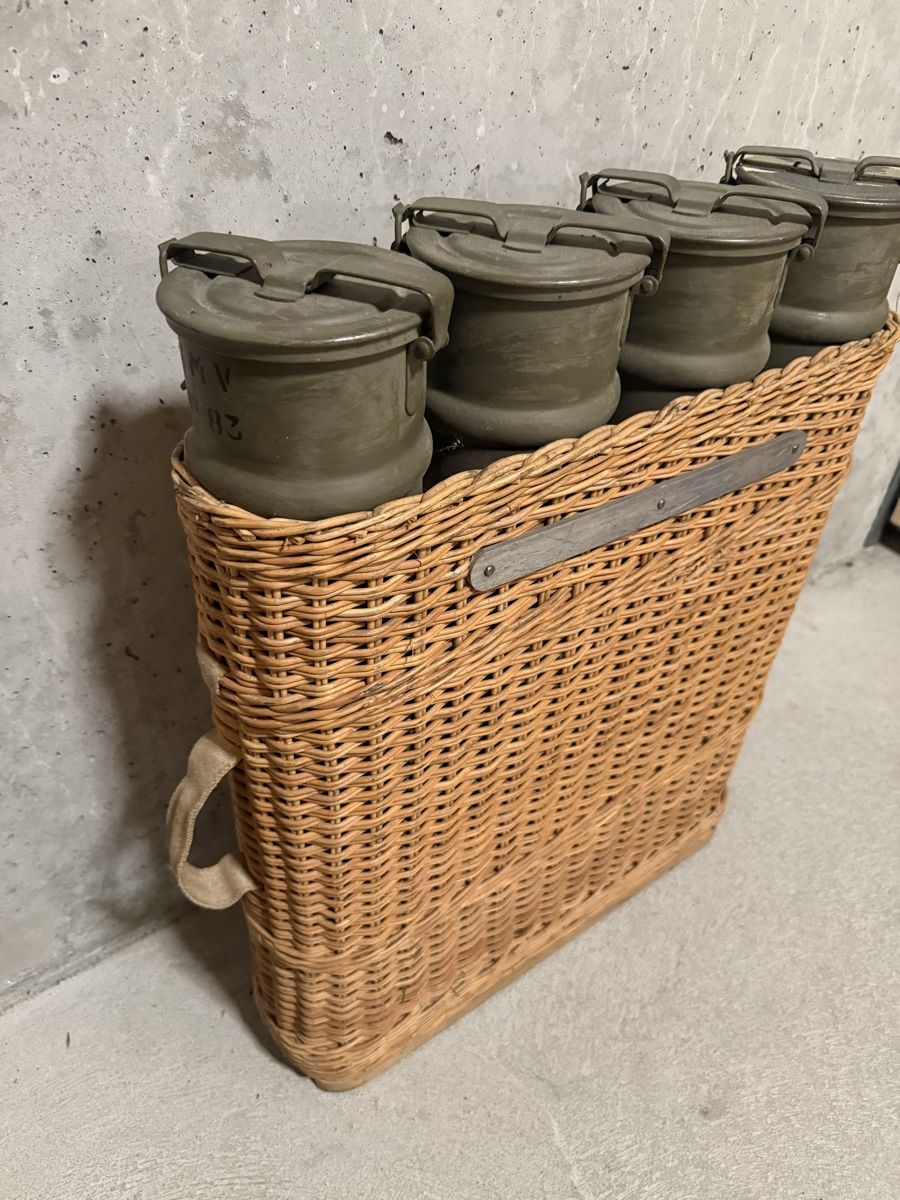 Attrezzatura & Pezzi di ricambio: Vintage Armeekorb Munitionsbehälter, Schweizer Armee Top! – Usato da Bern venduto da Spomme 4