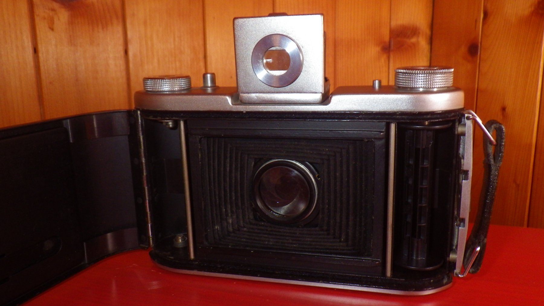 Fotocamera: Ensign Selfix 820 – Usato da Corbeyrier venduto da SkinGraft 3
