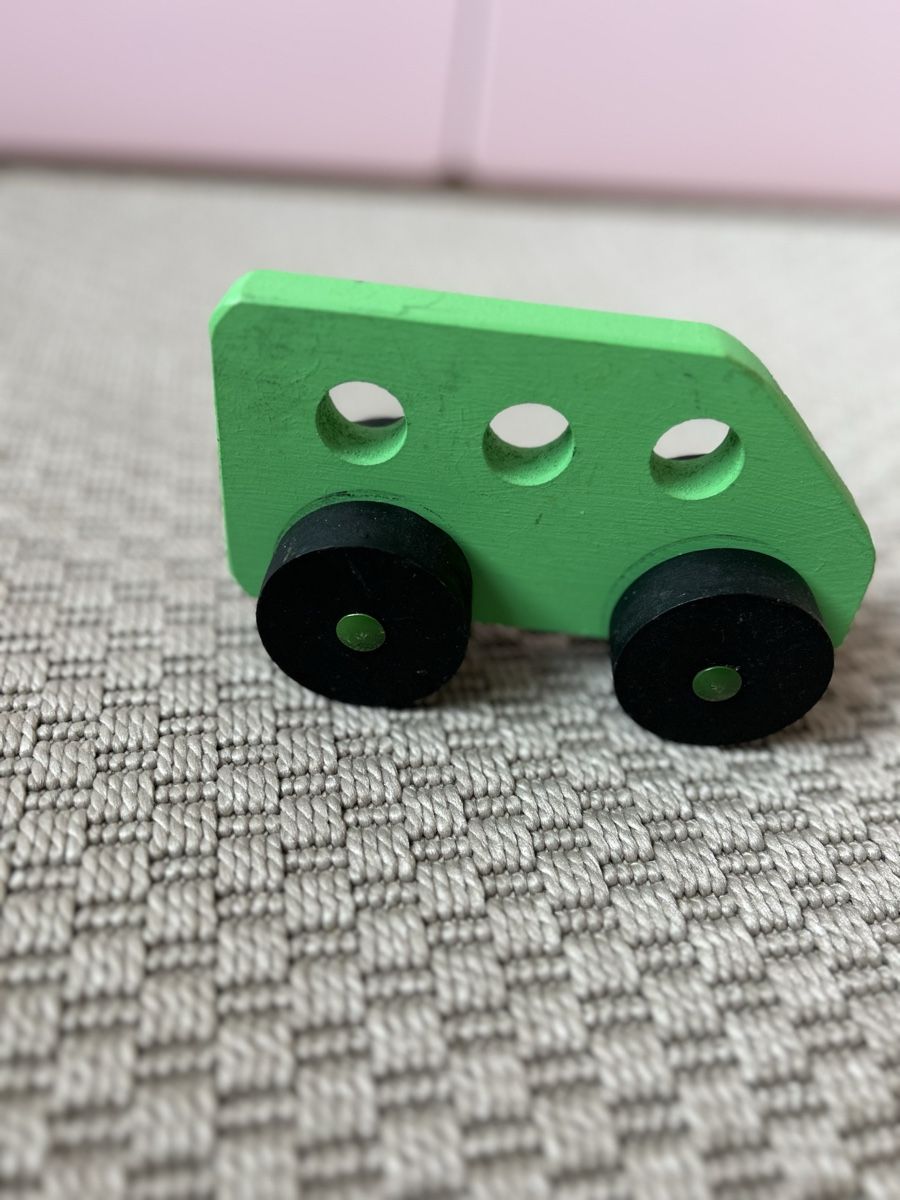 Giocattoli: Green Wooden Car Toy  – Usato da Zürich venduto da mar_d7zz