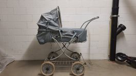 Kinderwagen der Nostalgie aufkommen lässt