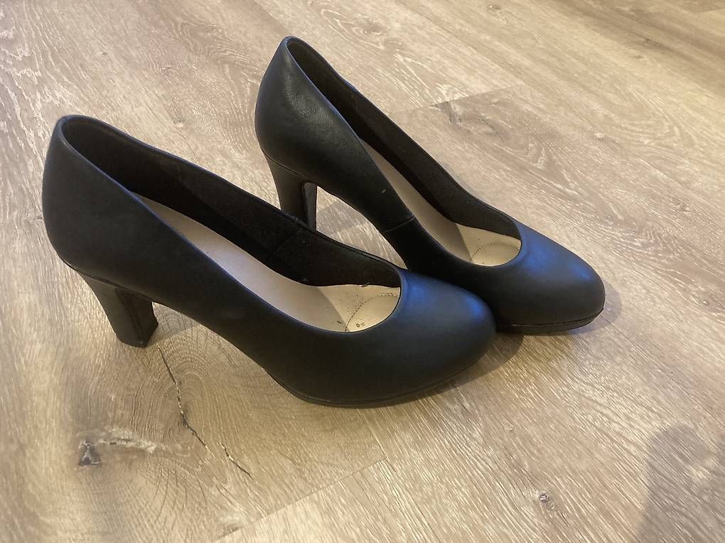 Damenschuhe: Absatzschuhe wie neu – Gebraucht aus Grächen von jan_9wyc