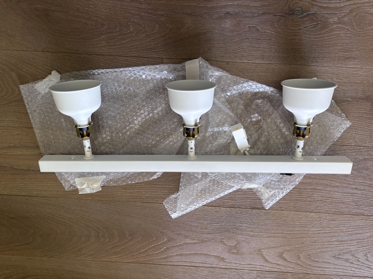 Ikea Kronleuchter & Deckenlampen: Weisse Lampe mit 3 Spots - Top Zustand! – Gebraucht aus Homburg von salmon136 2