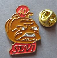 PIN HUND BULLDOGGE SEVI 40