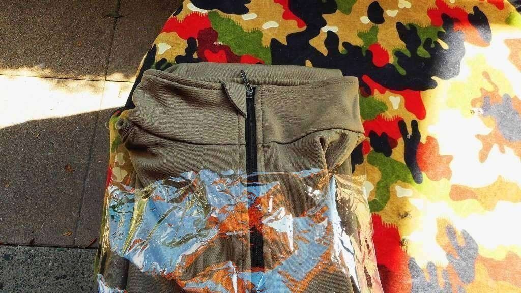 Schweizer Armee Uniformi: Armee Layer Lange Unterhose +Roll Shirt neu – Nuovo (secondo la descrizione) da Füllinsdorf venduto da Cibum 2