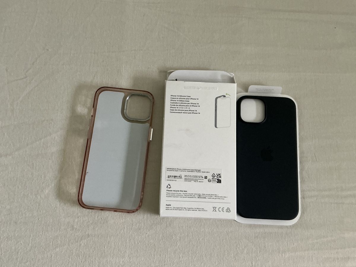 Apple Coques & Protection écran: iPhone 14 Hüllen Silikon  – Neuf (Voir description) à Baar par mon_x2bz 1