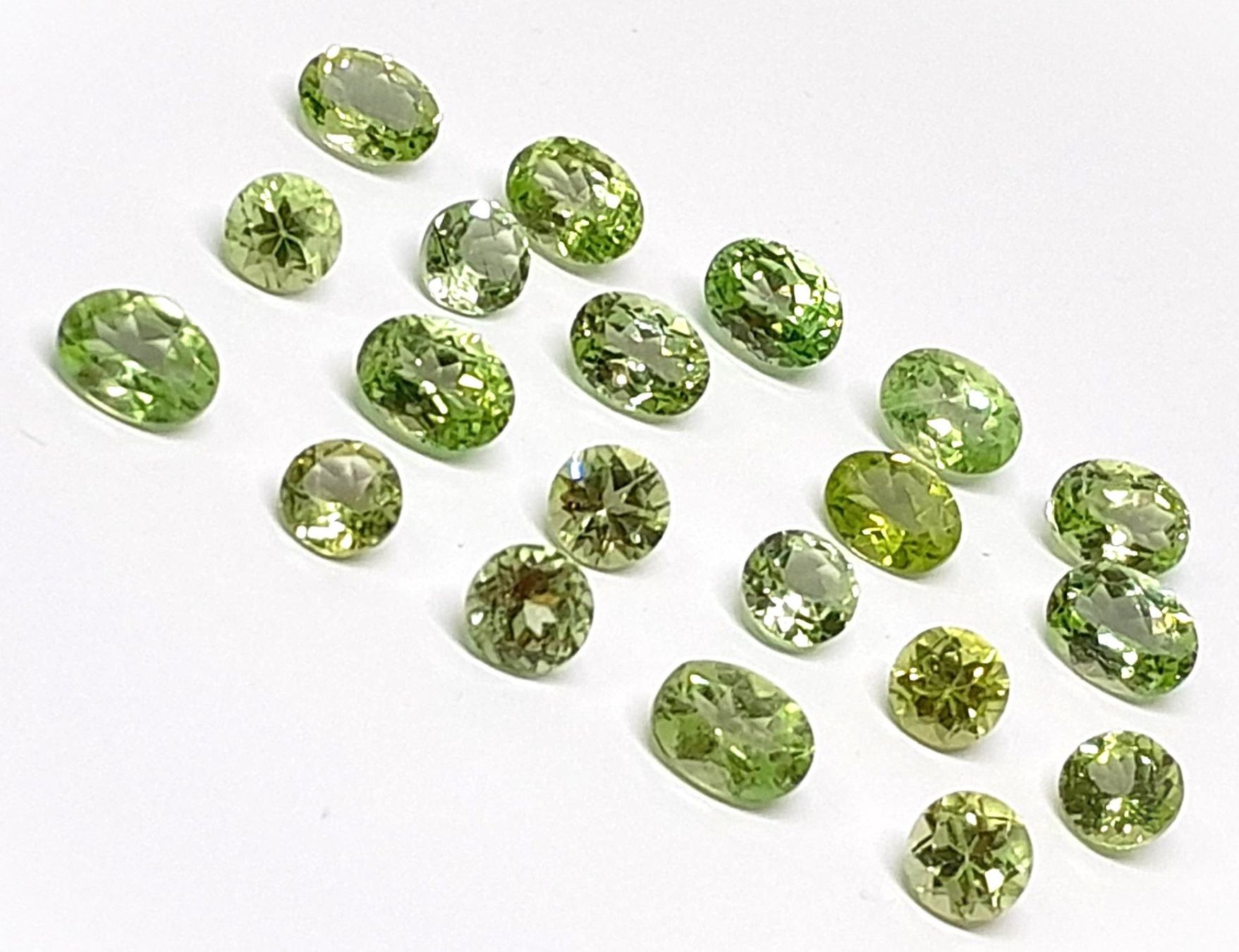 Edelsteine: Lot Péridots 25.57 ct - CERTIFICAT 3'000.- Fr – Neu (gemäss Beschreibung) aus Grimisuat von Valgem 1