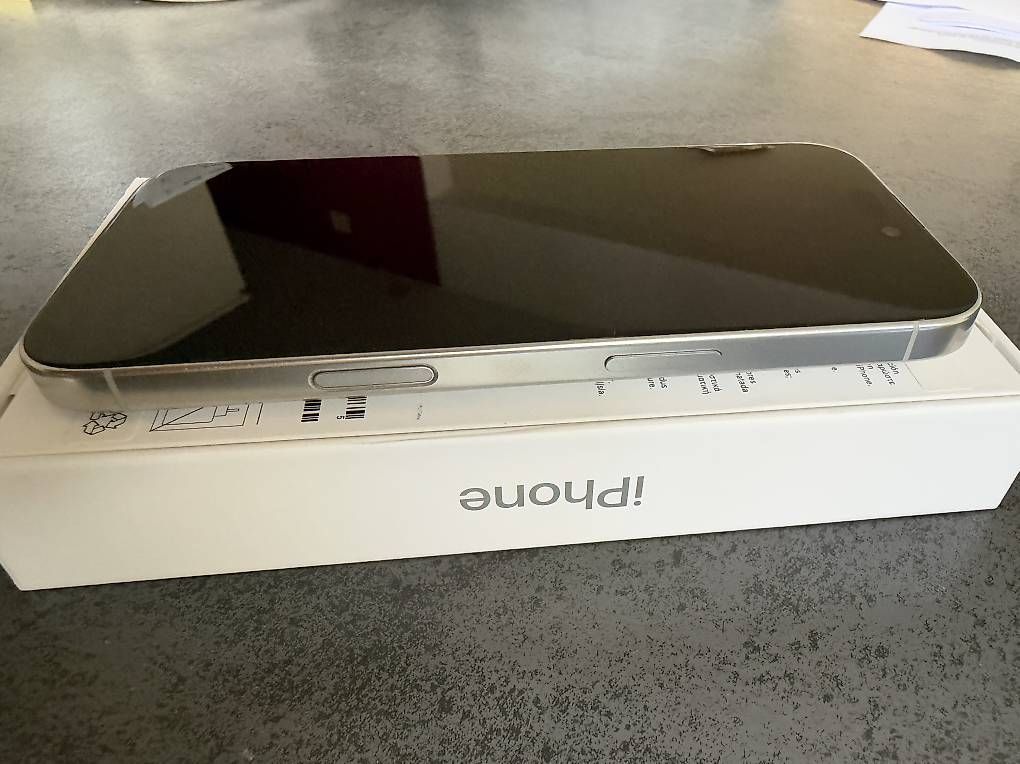 Telefoni cellulari / Smartphones: iPhone 16 Pro 256GB weiss – Usato da Scherzingen venduto da polini42 4